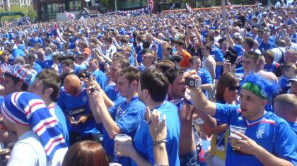 Στα χέρια των οπαδών της η Ρέιντζερς