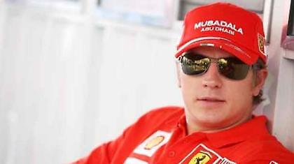 Στο εργοστάσιο της McLaren oι μάνατζερ του Ραϊκόνεν