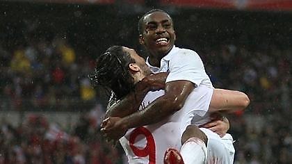 Πλησιάζουν την κορυφή οι Άγγλοι