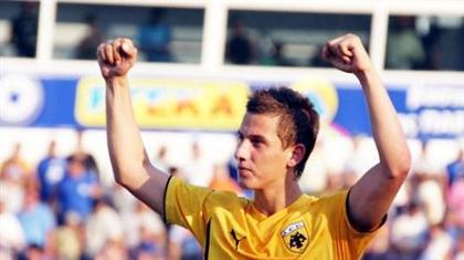 Ο Νέμεθ δώρισε τα παπούτσια του σε φιλανθρωπικό έρανο!