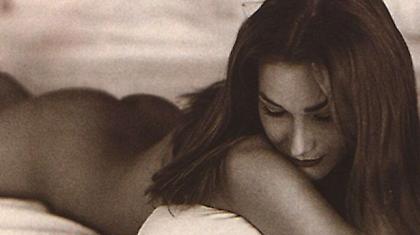 Η Κάρλα Μπρούνι «ξεδιπλώνει» το... ταλέντο της