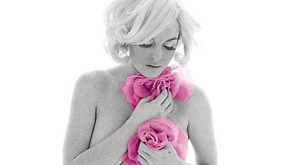 Γυμνόστηθη… μαγείρισσα