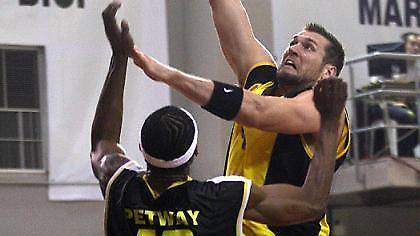 Δεν δυσκολεύτηκε το Μαρούσι!