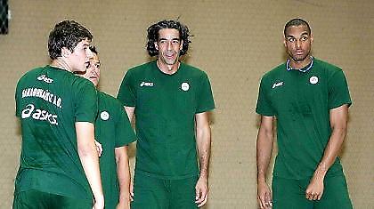 Μισός ο ΠΑΟ, θετικός στη γρίπη ο Χατζηαντωνίου