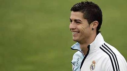 Σαν  πουλάκι κοιμάται ο Ρονάλντο! (video)