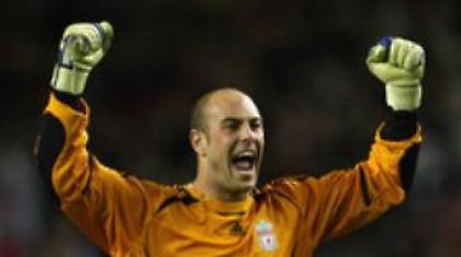 Μπενίτεθ: «Πιστεύω ότι θα μείνει ο Ρέινα…»