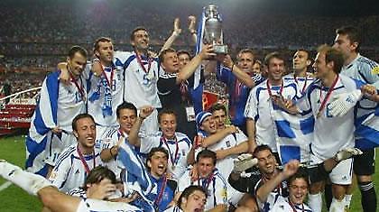 Το έπος του 2004 και ο ιερέας…