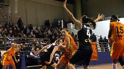 Σαρωτικός ο Αθηναϊκός