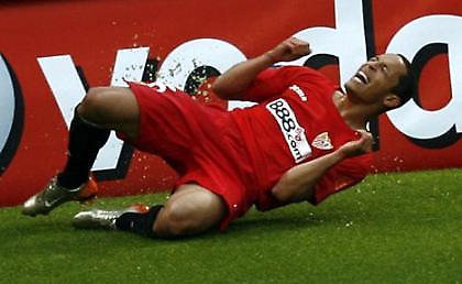 Νοκ άουτ ο Αντριάνο στη Σεβίλλη