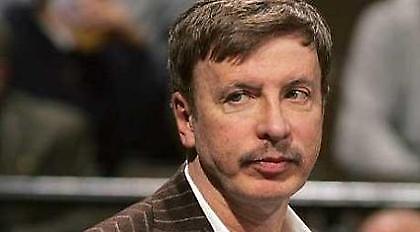 Απέχει… 17 μετοχές από την εξαγορά της Άρσεναλ ο Κροένκε