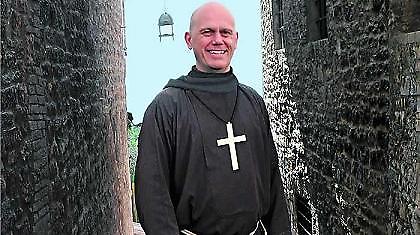 Από το γκαζόν στο… μοναστήρι ο Όβρεμπο!