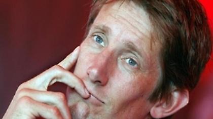 Εγκεφαλικό η γυναίκα του Φαν Ντερ Σαρ