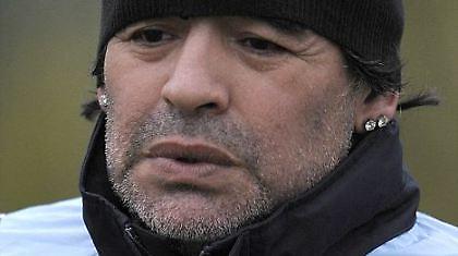 Σε πλειστηριασμό τα σκουλαρίκια του Μαραντόνα