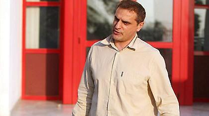 Οπαδοί της ΑΕΚ διώχνουν τον Πεδουλάκη!