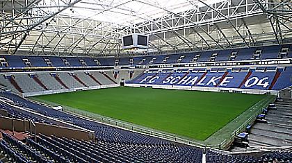 Ράγισε το γήπεδο της Σάλκε