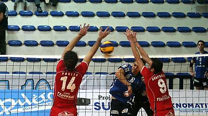 Τρεις μεταγραφές για Φοίνικα