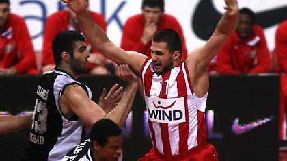 Και όμως ο Ολυμπιακός, παίζει άμυνα!