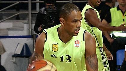 Υπέγραψε στην Ουνικάχα ο Ντίξον