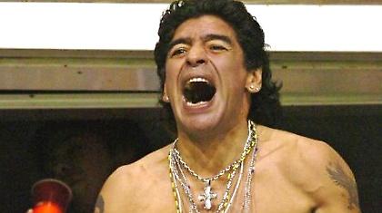 Πουλήθηκαν τα σκουλαρίκια του Μαραντόνα!