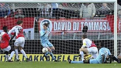 Eredivisie: «Κόλλησε» η Τβέντε, πιάνει… κυάλια ο Άγιαξ!