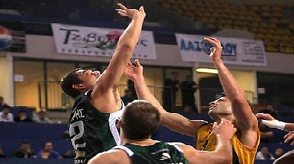 Χέρι-χέρι οι «αιώνιοι»