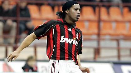 Σκέψεις επέκτασης από Μίλαν για Ροναλντίνιο