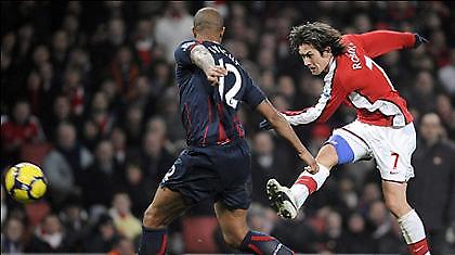 Premiership: Κορυφή με ανατροπή για την Άρσεναλ, νίκη με σούπερ Κυργιάκο για Λίβερπουλ