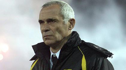 Κούπερ: «Να μην μας παρασύρουν οι αγκαλιές του κόσμου»