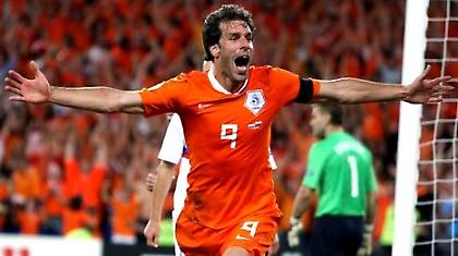 Υπογράφει τη Δευτέρα ο Φαν Νιστελρόι