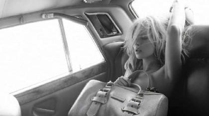 Άλλες κοιτούν την τσάντα, άλλοι... την Κέιτ!