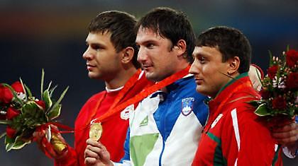 Στο CAS Ντεβιαντόβσκι, Τσίκχαν