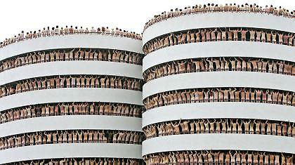 Φωτογράφος αναζητά 2.000 γυμνούς εθελοντές