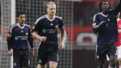 Jupiler League: Διπλό και «χάνεται»