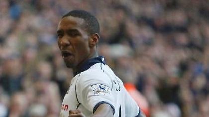 Με υπογραφή Ντεφόε στην επόμενη φάση