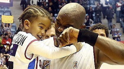 «Αντίο» στο μπάσκετ με δάκρυα από τον Μαρκ Τζάκσον