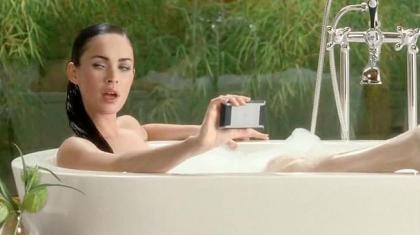 Η Μέγκαν Φοξ στην μπανιέρα…