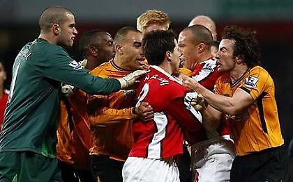 Πρόστιμα σε Άρσεναλ και Χαλ