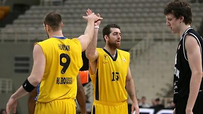 Δεν χάνει από κανέναν!