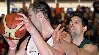 Την έβαλαν από κάτω