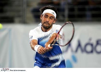 Συνεχίζει ακάθεκτος…