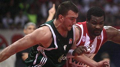 Και στη μέση η κούπα...