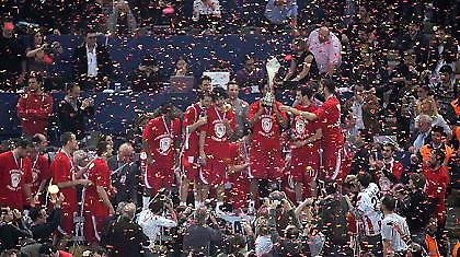 Ερυθρόλευκο γλέντι