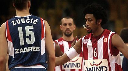 Νίκη για να παραμείνει αφεντικό!