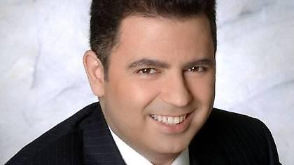 Χέρι χέρι με τον… Λαυρέντη