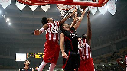 Όλα κρέμονται σε μια κλωστή