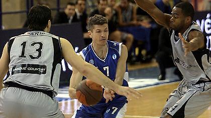 Πήρε τη νίκη, έχασε την πρωτιά