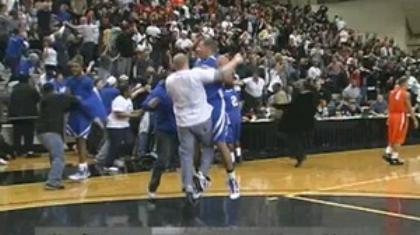 Τους «ξέρανε»… από το σπίτι του! (video)