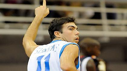 Σλούκας για τρεις…