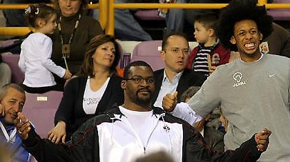 Ο «Σόφο» και τα κορίτσια του