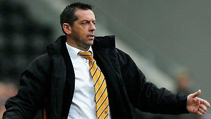 Παρελθόν ο Φιλ Μπράουν από στη Χαλ!